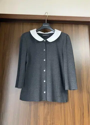 폭시 화이트 카라 가디건