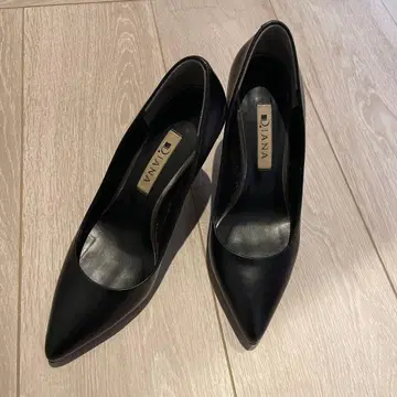 DIANA 블랙 하이힐 펌프스