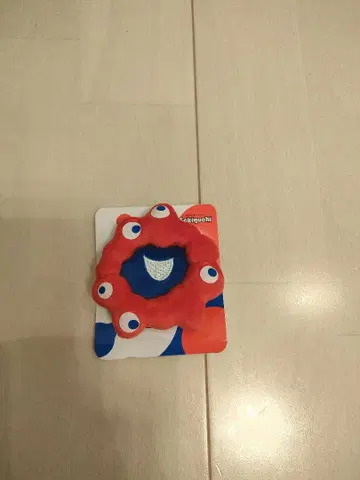 미야쿠미야쿠 캐릭터 핀 배지