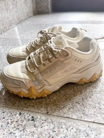 FILA 통굽 스니커즈