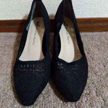 블랙 레이스 스틸레토 펌프스