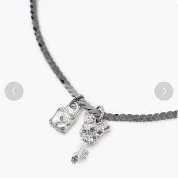 안나수이 목걸이