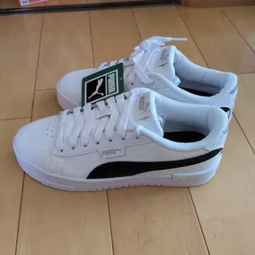 [ 미사용 새상품 ] PUMA 스니커즈 Jada Renew 24cm