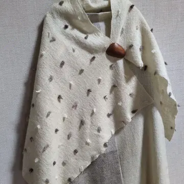 마키 텍스타일의 손뜨개 히말라야 울 스톨