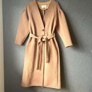 JOHNBULL 벨트 포함 롱 코트 베이지 젬블