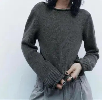 ZARA 오픈 백 크롭 니트 스웨터