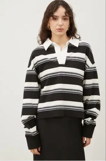 Mila Owen 숏 라거 맨투맨 보더 상의 프리 사이즈
