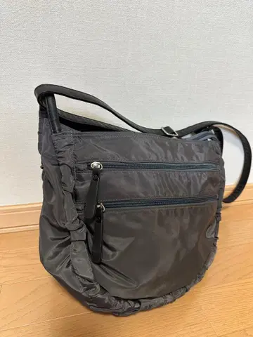 그레이 나일론 숄더백 포켓