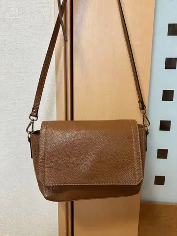 브라운 플랩식 숄더백