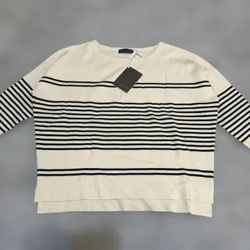 새상품 YVON INED N.vague 니트 이봉