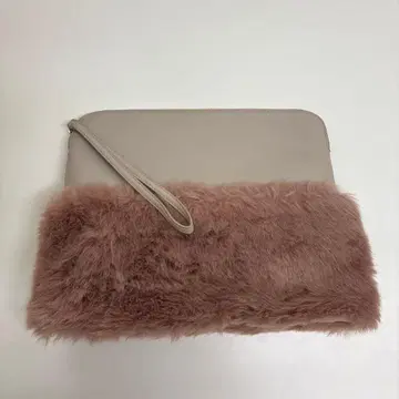 퍼 포함 클러치백 베이지 핑크