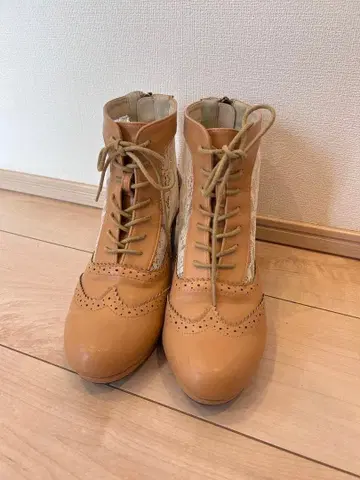 베이지 레이스업 부츠 ( L 사이즈 )