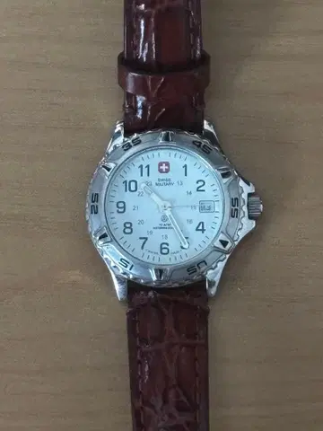 SWISS MILITARY 실버 케이스 브라운 가죽