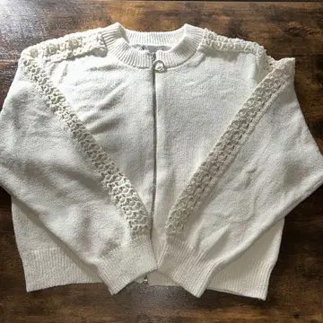 ZARA 화이트 뜨개질 장식 니트 가디건
