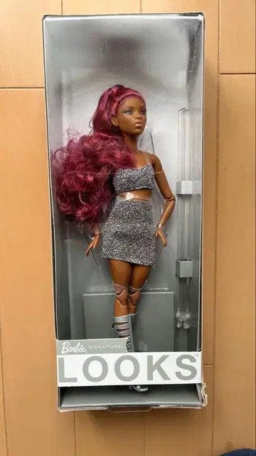 새상품, 미개봉! Barbie Signature Looks