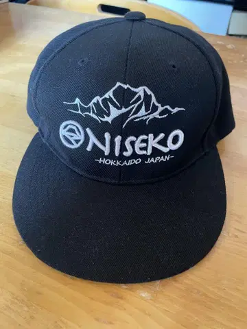 NISEKO 블랙 야구 모자