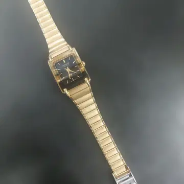 ILARD 골드 블랙 손목시계 새상품 배터리 방전 가격 인하했습니다.