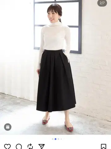 사이드 버튼이 달린 블랙 롱 스커트