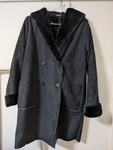 무스탕풍 더블 브레스트 코트 후드 부착