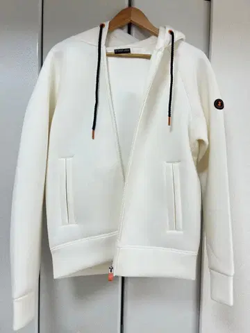 화이트 후드티