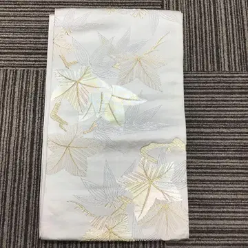 ST-133 화이트 베이스 금은 잎 후쿠로 오비