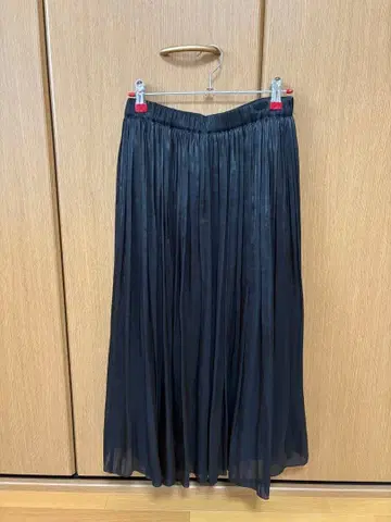 루즈 비프 롱 플리츠 스커트 블랙