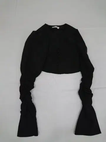 멜트 더 레이디 플레어 슬리브 크롭 탑 블랙 F