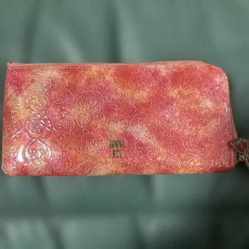 나비 모티브가 정말 귀여운 추천 ANNA SUI 로즈 엠보싱 장지갑
