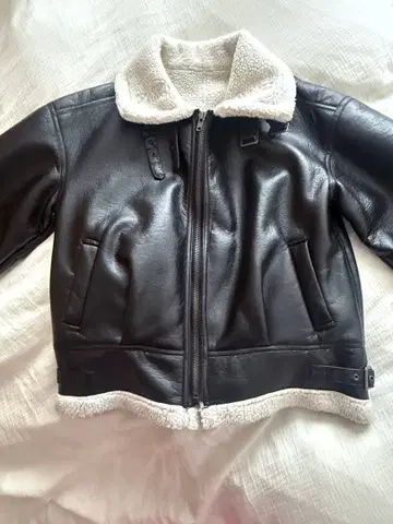 블랙 가죽 숏 기장 무스탕 코트