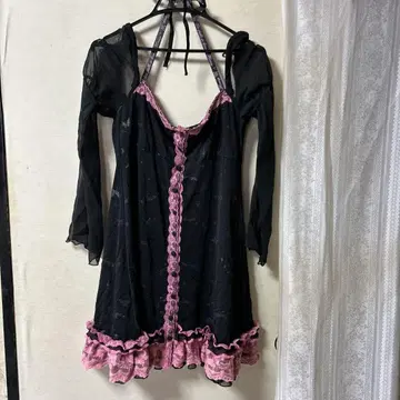 H.NAOTO 레이스 장식 원피스 블랙과 핑크