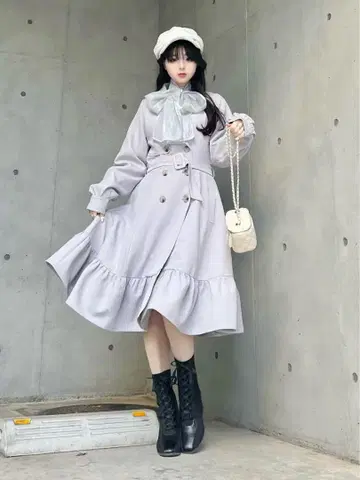 룬 슬리브 플레어 트렌치코트