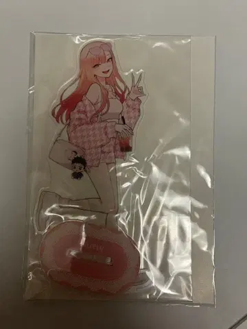 그 비싼 옷을 입은 연인전 빅 아크릴 스탠드 핑크 코디
