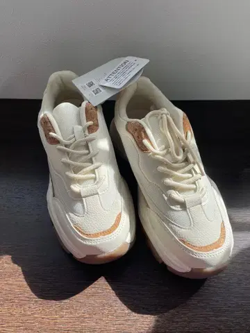 시마무라 미사 옷장 스니커즈