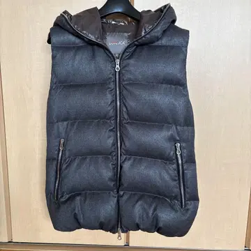 후드 부착 다크 그레이 다운 베스트