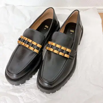 미사용 새상품 ZARA 통굽 로퍼 25cm
