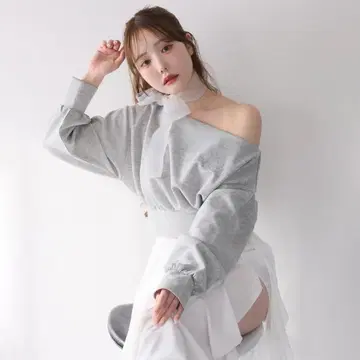 [미사용 새상품] 리본 포함 원숄더 탑 [NICE CLAUP]