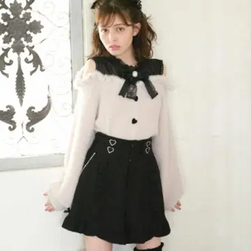 레이어드 스타일 어깨 트임 니트 LIZLISA 리즈리사