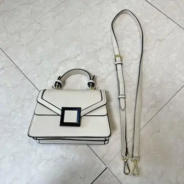 QUNG 스퀘어 레터 백 아이보리