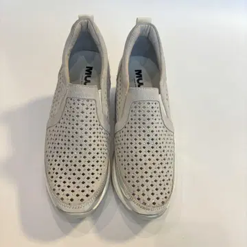 MUUM 인힐 스니커즈