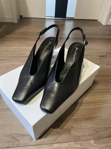 새상품급! 마메쿠로구치 스트랩 샌들 (박스 포함 블랙 컬러 22.5cm)