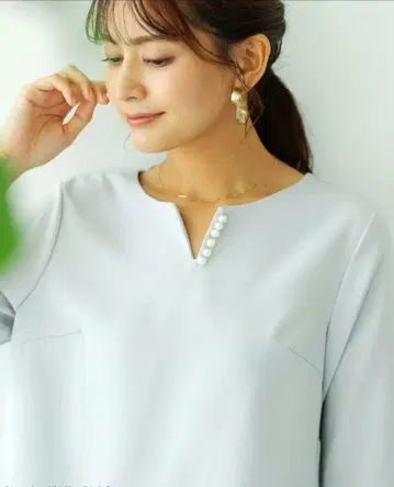 새상품 그레이지 V넥 긴팔 셔츠 M