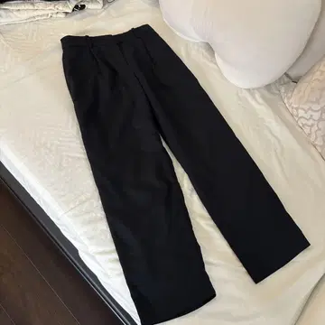 H&M 이번 시즌 판매 중 블랙 턱 팬츠 36