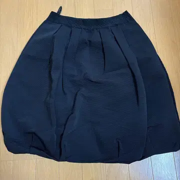 무릎 기장 벌룬 스커트