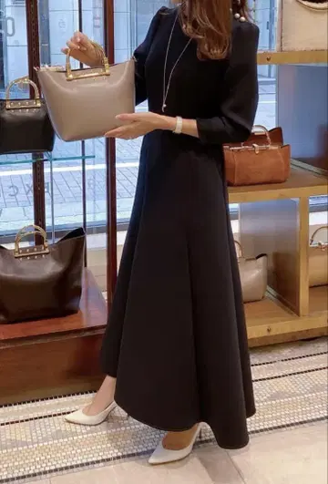 보더스 앳 발코니 펄 롱 원피스 블랙 38
