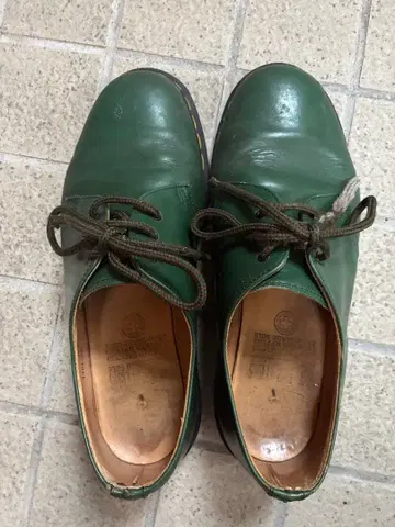 그린 컬러 통굽 레이스업 슈즈 닥터마틴 Dr.Martens 가죽 신발
