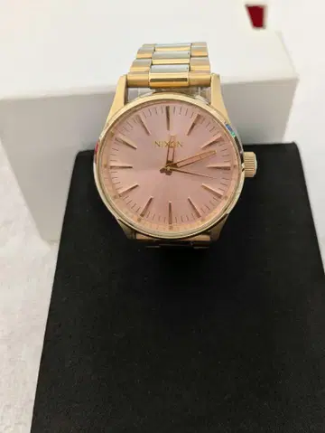 NIXON 닉슨 SENTINEL 핑크 다이얼 박스 있음