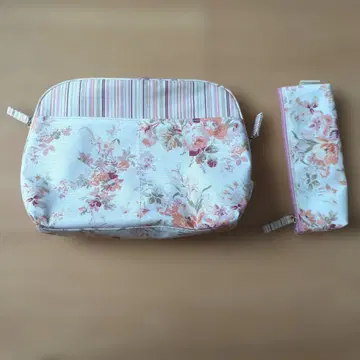 로라 애슐리 백인 파우치와 미니 파우치