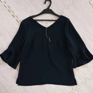 앱와이어 프릴 소매 블라우스 체인 블랙 블랙 팔분 소매