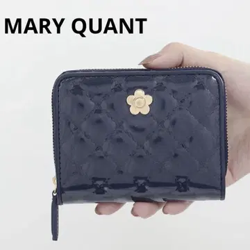 새상품급 MARY QUANT 네이비 에나멜 퀼트 접이식 지갑
