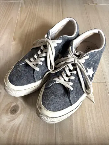 Converse 그레이 스웨이드 스니커즈